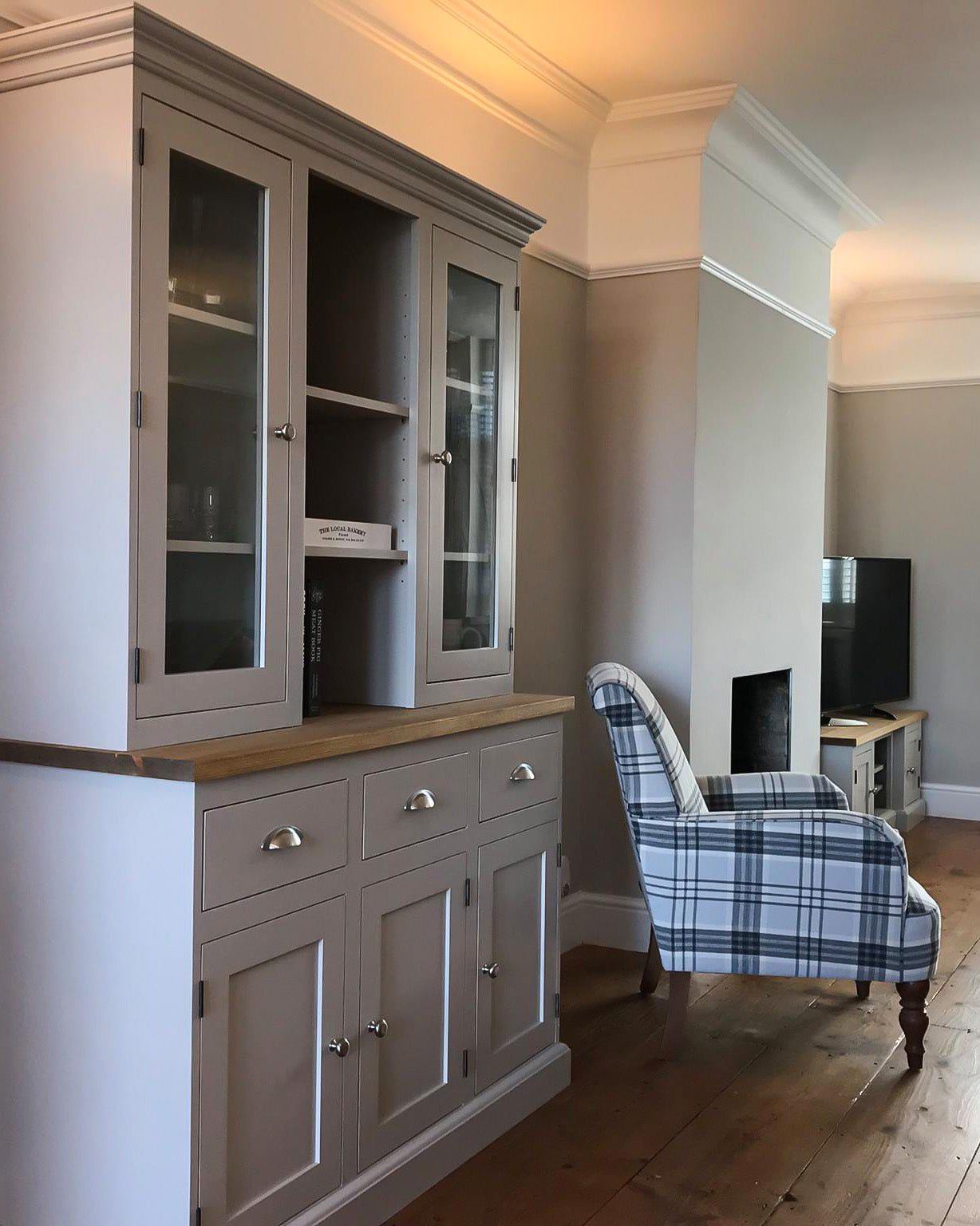 Grand Oxford Glazed Dresser - Image 3