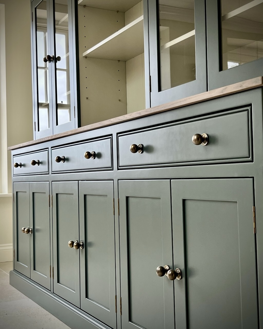 Detailed Glazed Dresser - Image 2