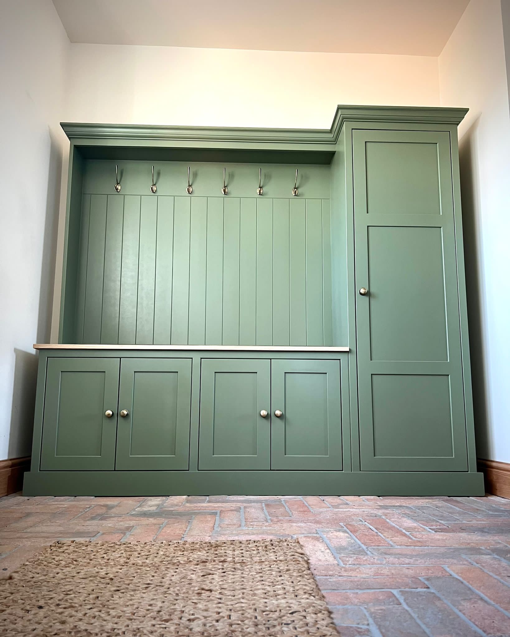 2m Compact Country Boot Room Bench - Image 2