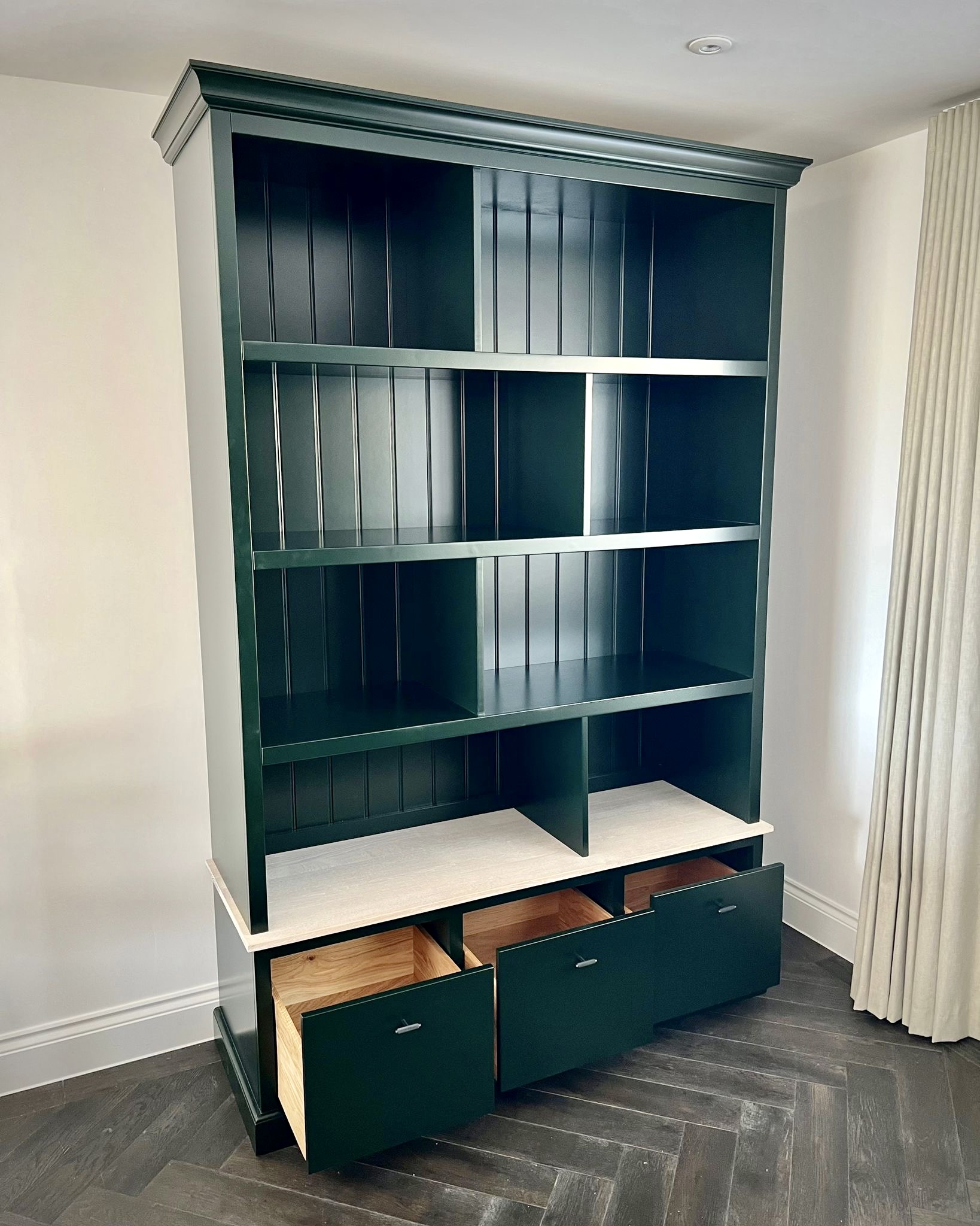 Hillrow Display Dresser - Image 3