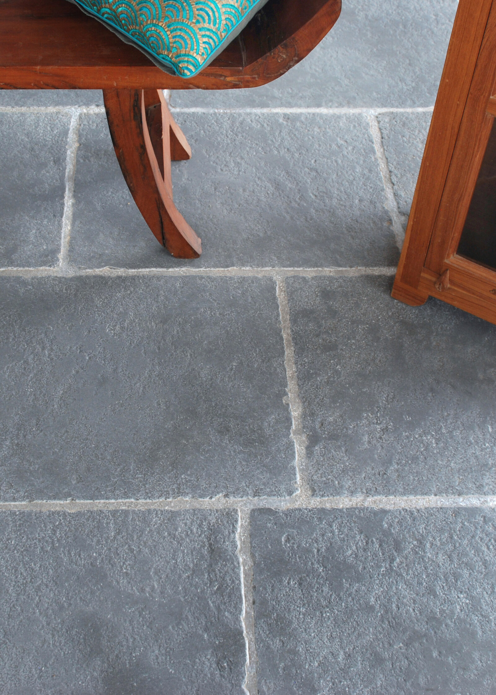 W&S Castelle Honey Grey Limestone - Tumbled - Willis & Stone : Willis ...